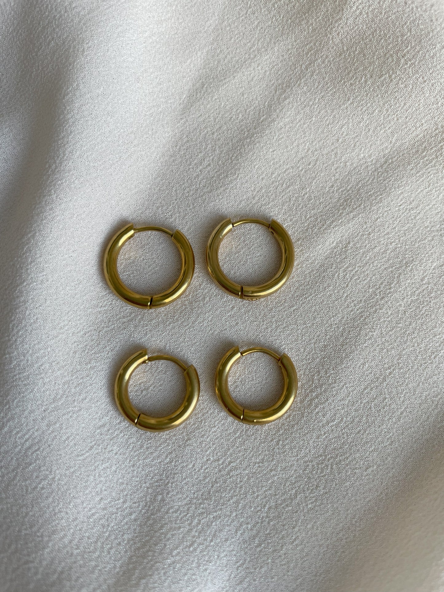 HUGGIE HOOPS